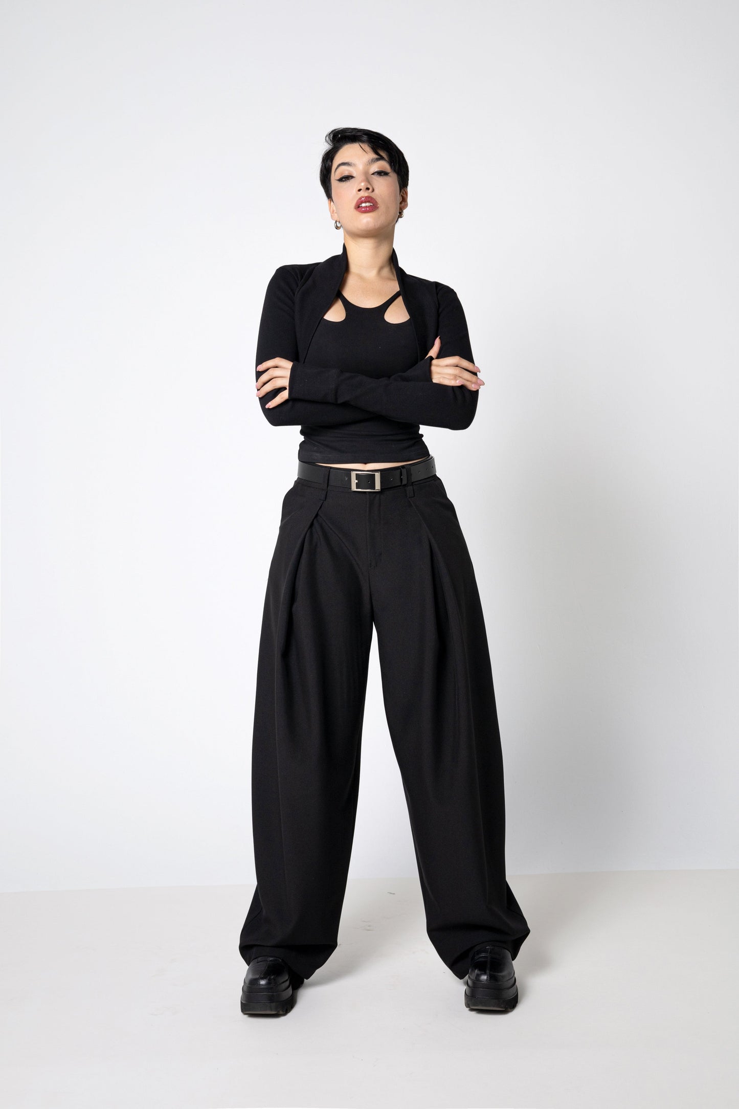 Maßgeschneiderte Baggy-Hosen mit weitem Bein - Faltenhose im Barrel-Stil