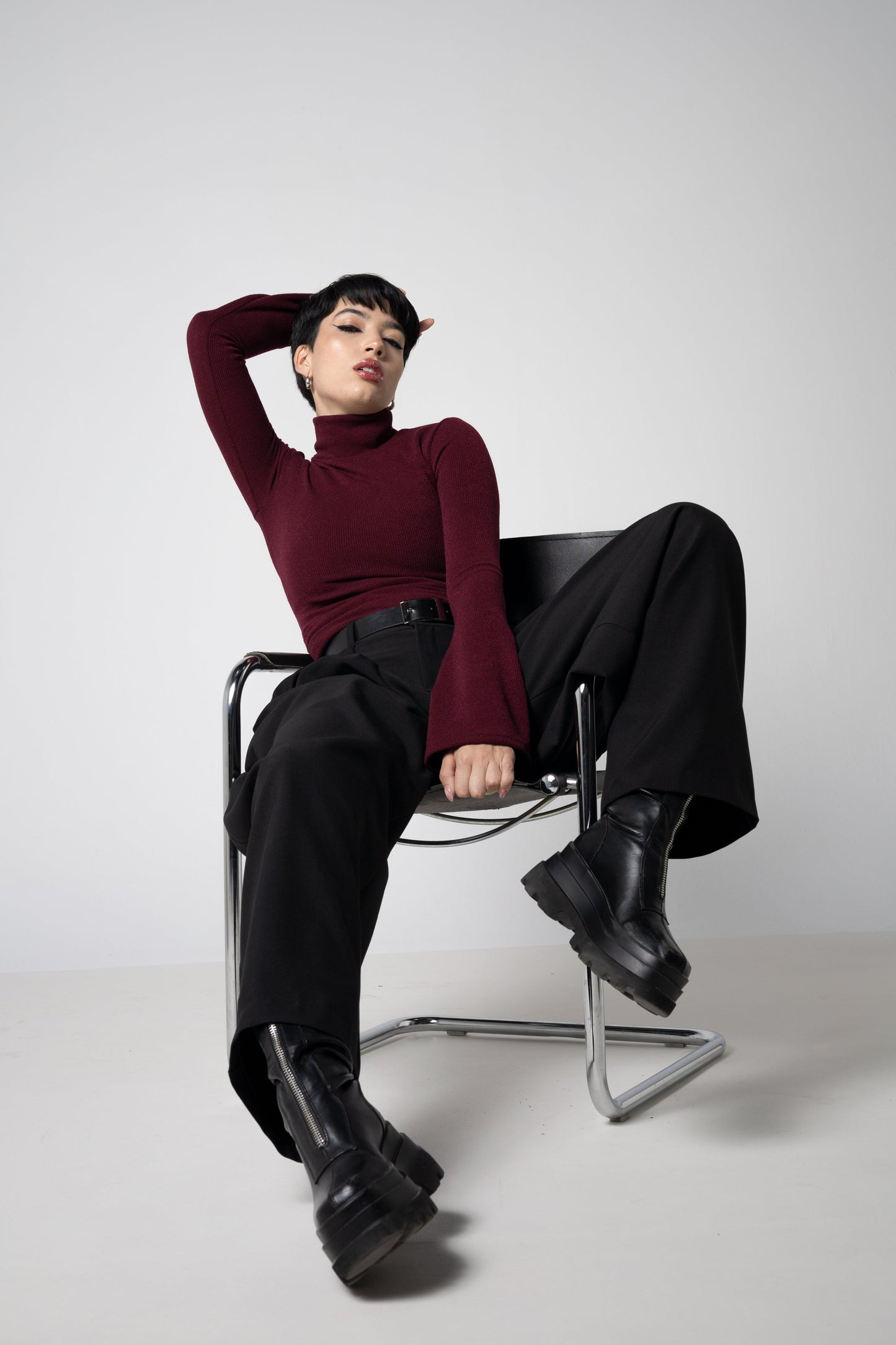 Maßgeschneiderte Baggy-Hosen mit weitem Bein - Faltenhose im Barrel-Stil