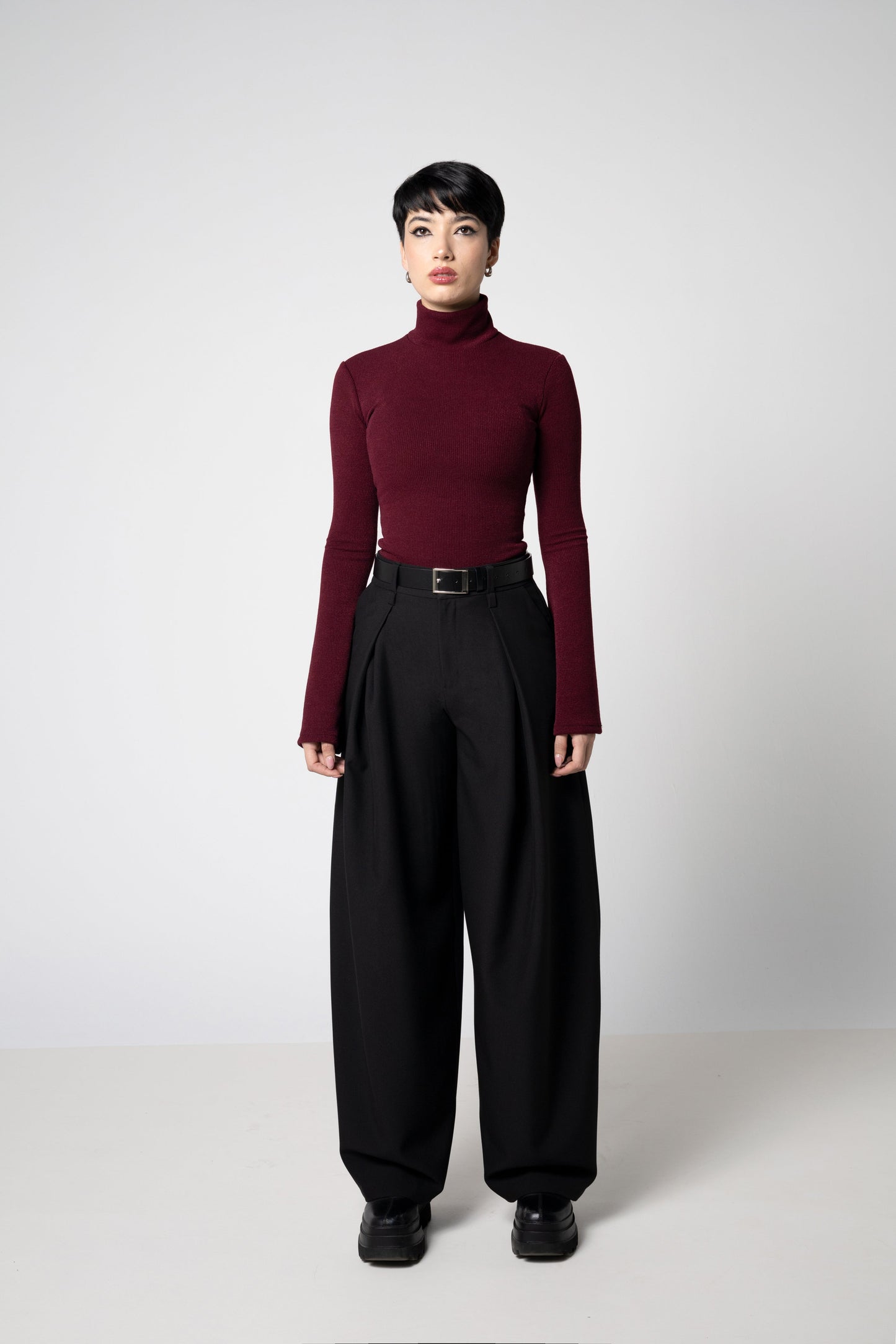 Schwarzes geripptes Strick-Turtleneck-Top mit ausladenden Ärmeln – Baumwollmischung Pullover