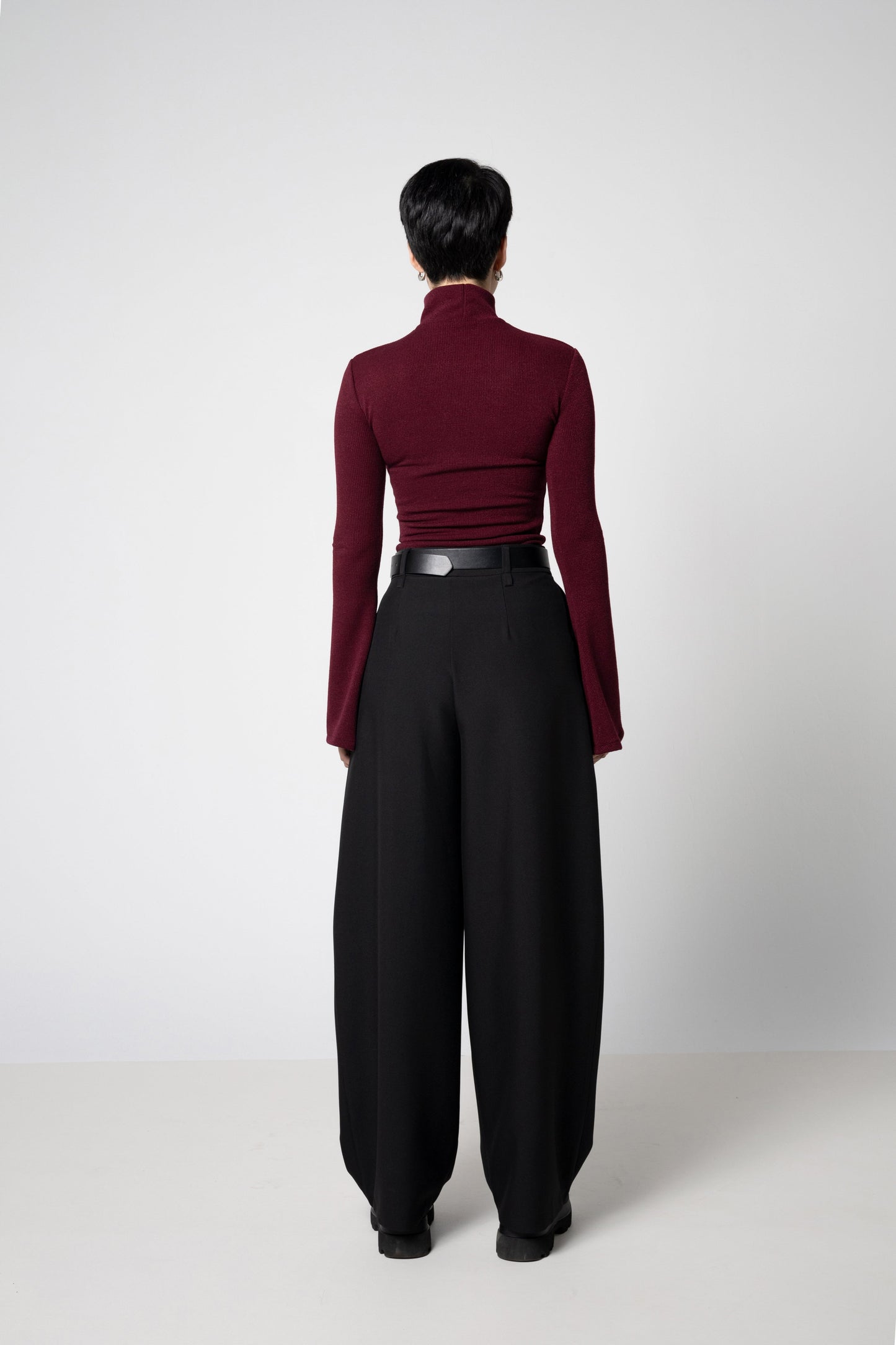 Schwarzes geripptes Strick-Turtleneck-Top mit ausladenden Ärmeln – Baumwollmischung Pullover