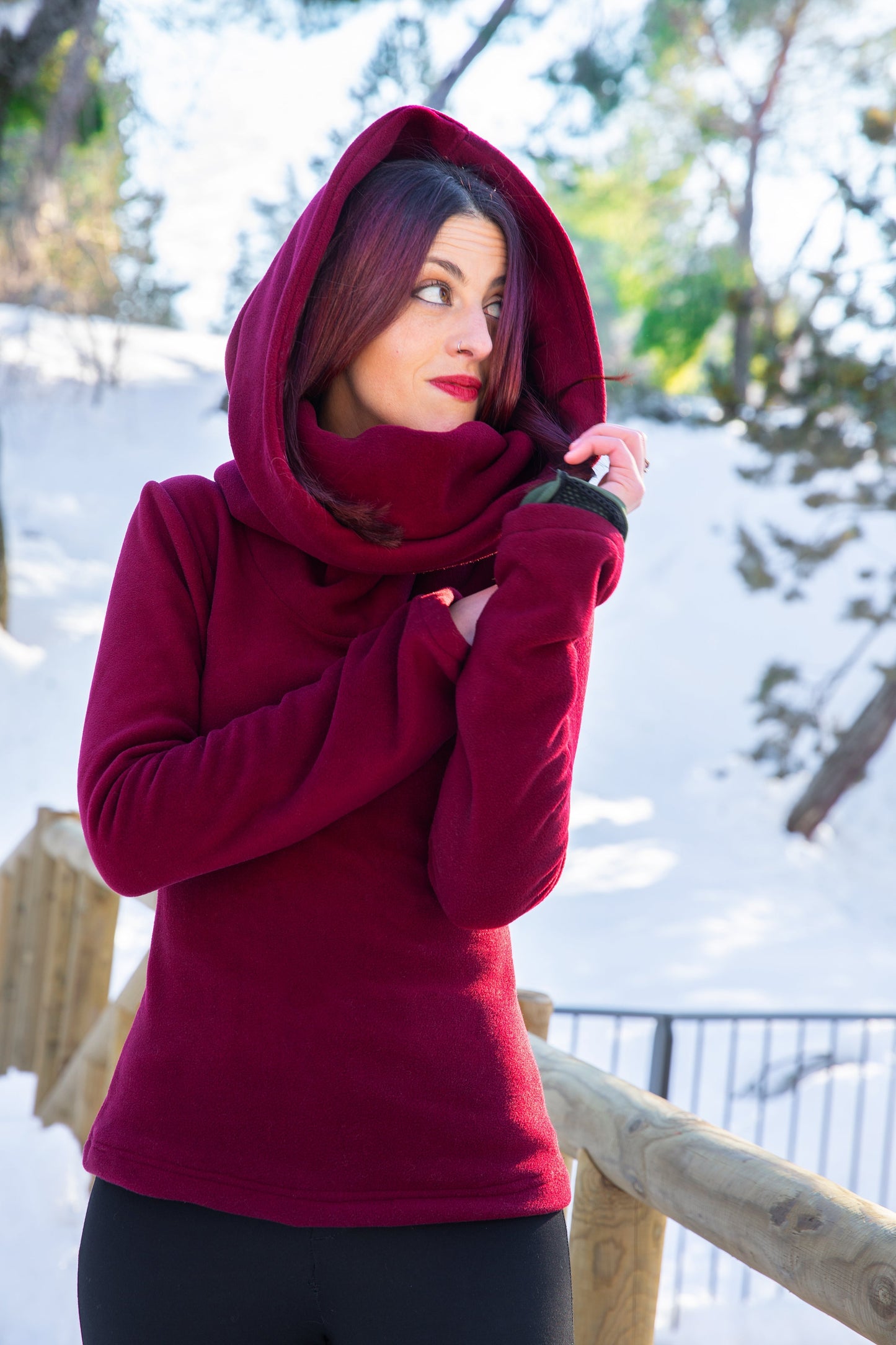 Smaragd-Fee Kapuzenpullover mit Cowl-Neck