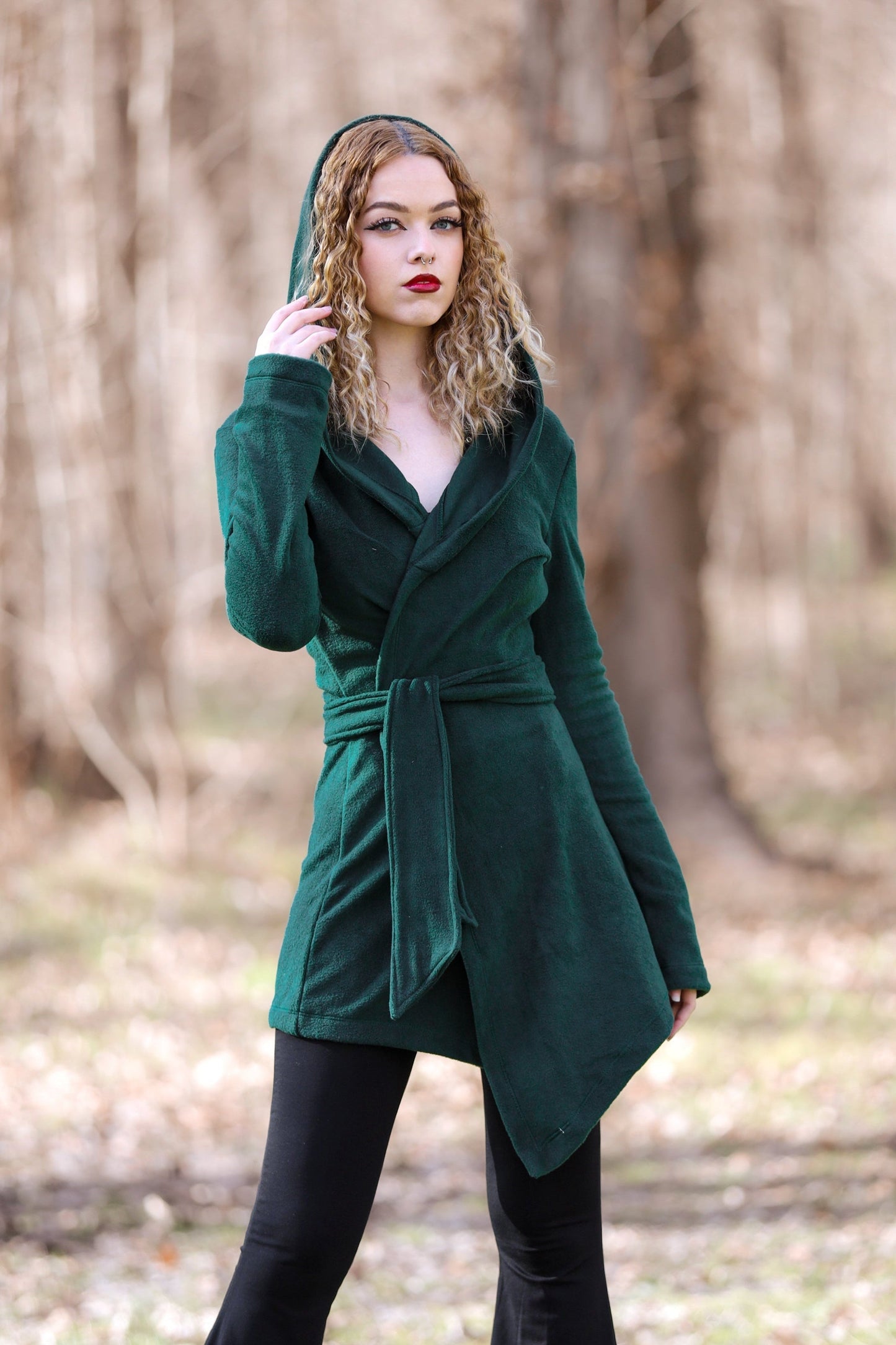 Bordeaux Kapuzen-Elfen-Wickelmantel – Asymmetrischer Fleece-Cape mit Maxi-Kapuze