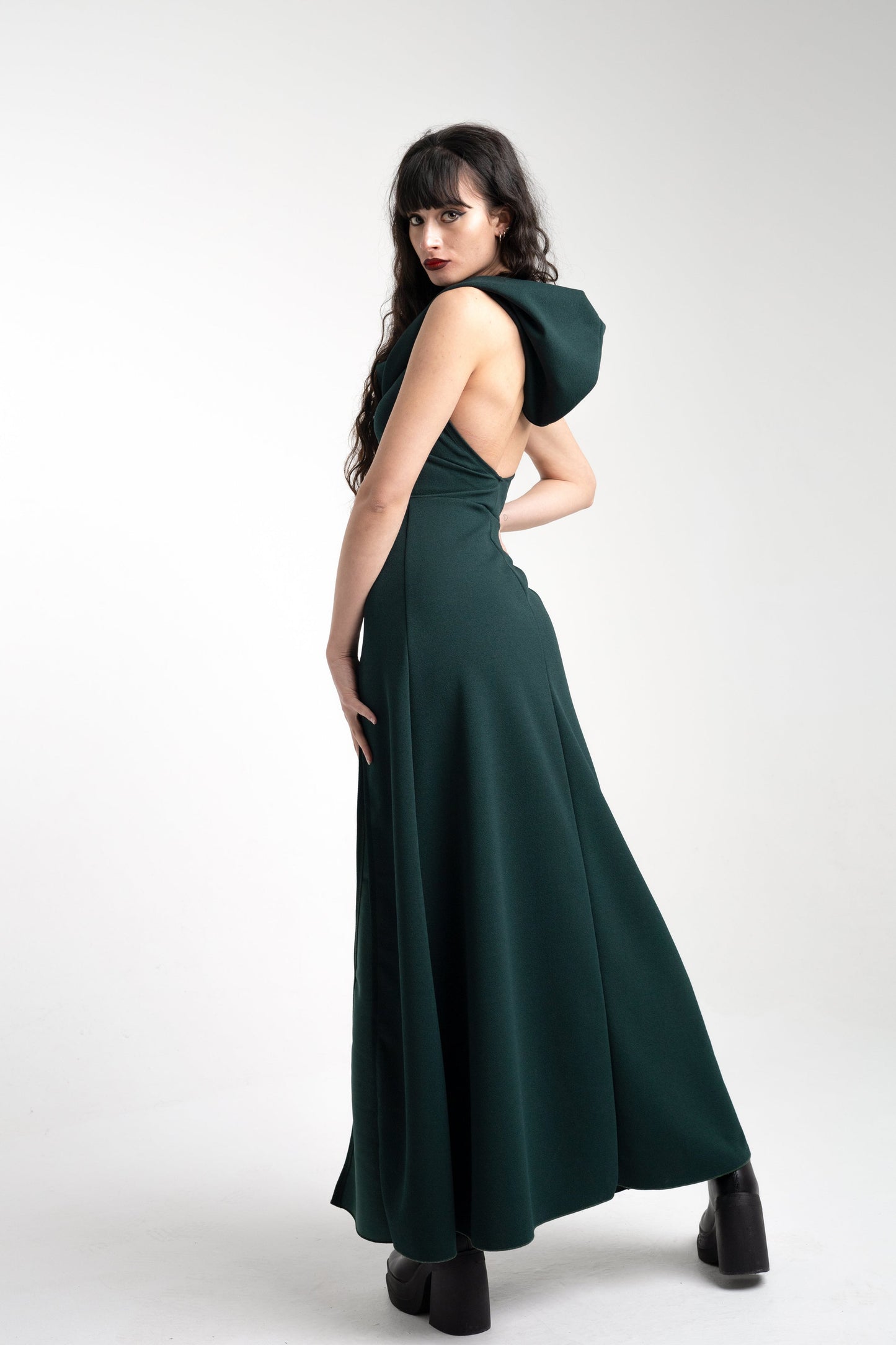 Cowl-hooded Maxikleid mit doppeltem Frontschlitz - Smaragdgrün