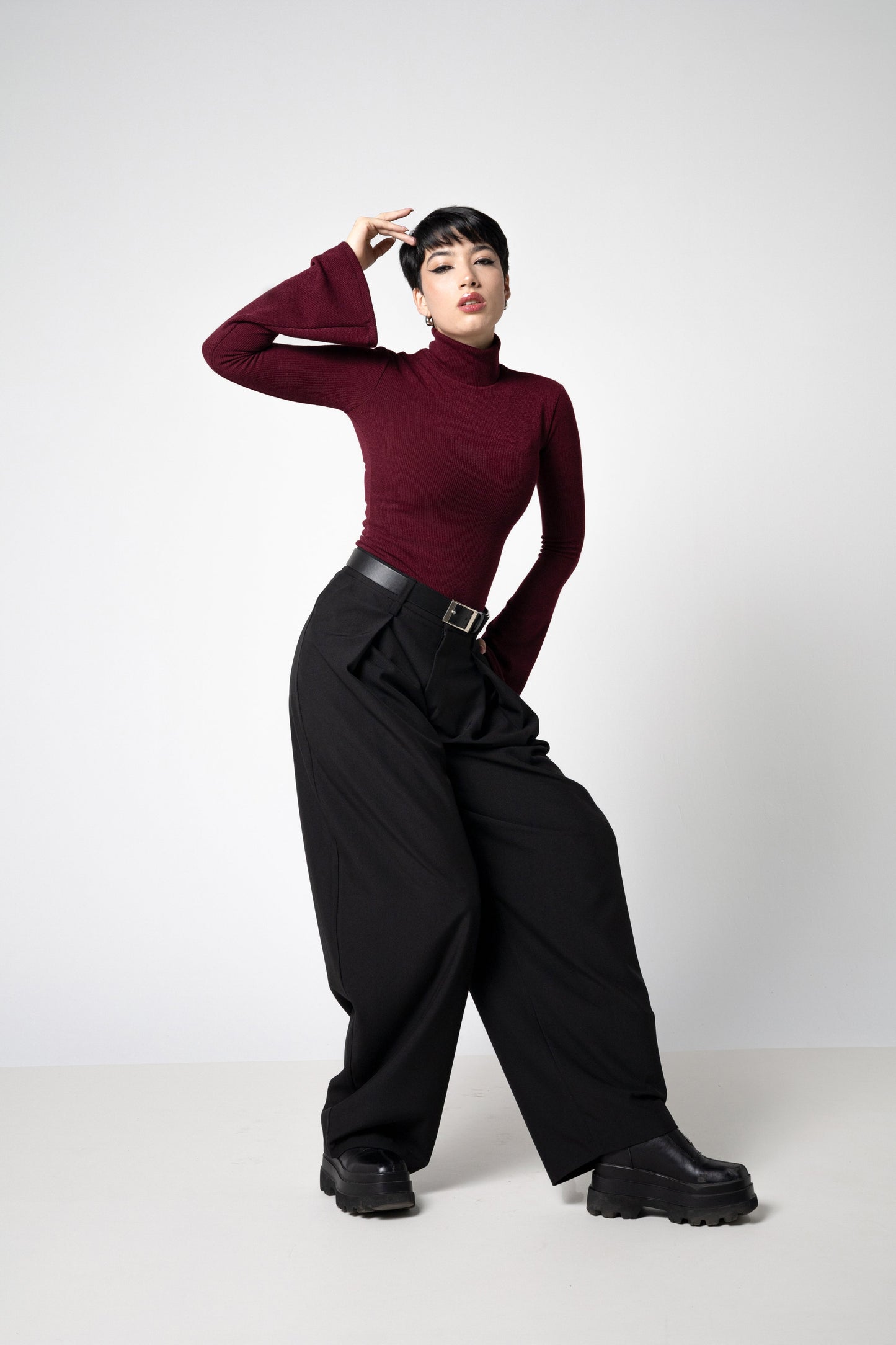 Schwarzes geripptes Strick-Turtleneck-Top mit ausladenden Ärmeln – Baumwollmischung Pullover