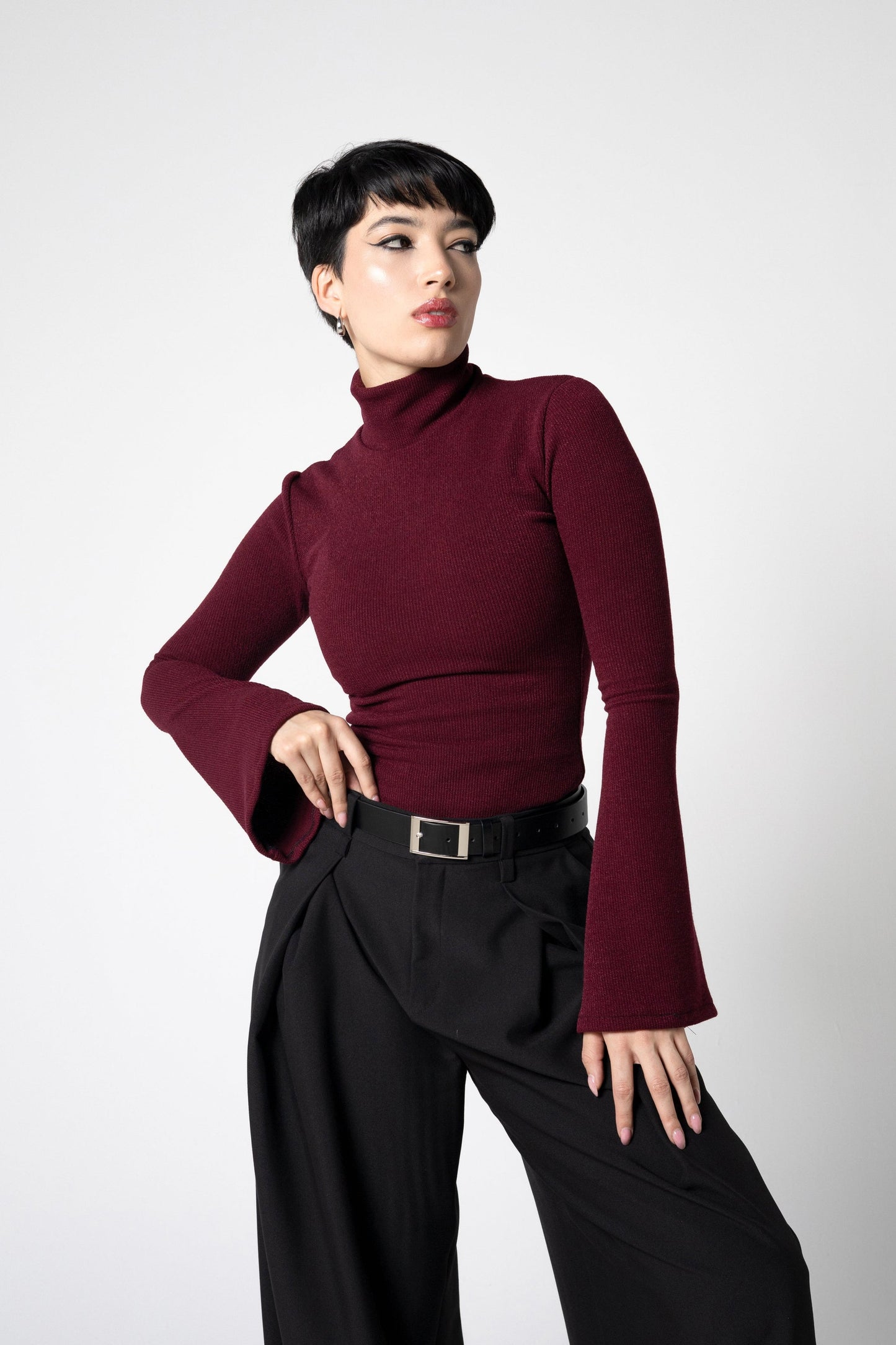 Schwarzes geripptes Strick-Turtleneck-Top mit ausladenden Ärmeln – Baumwollmischung Pullover