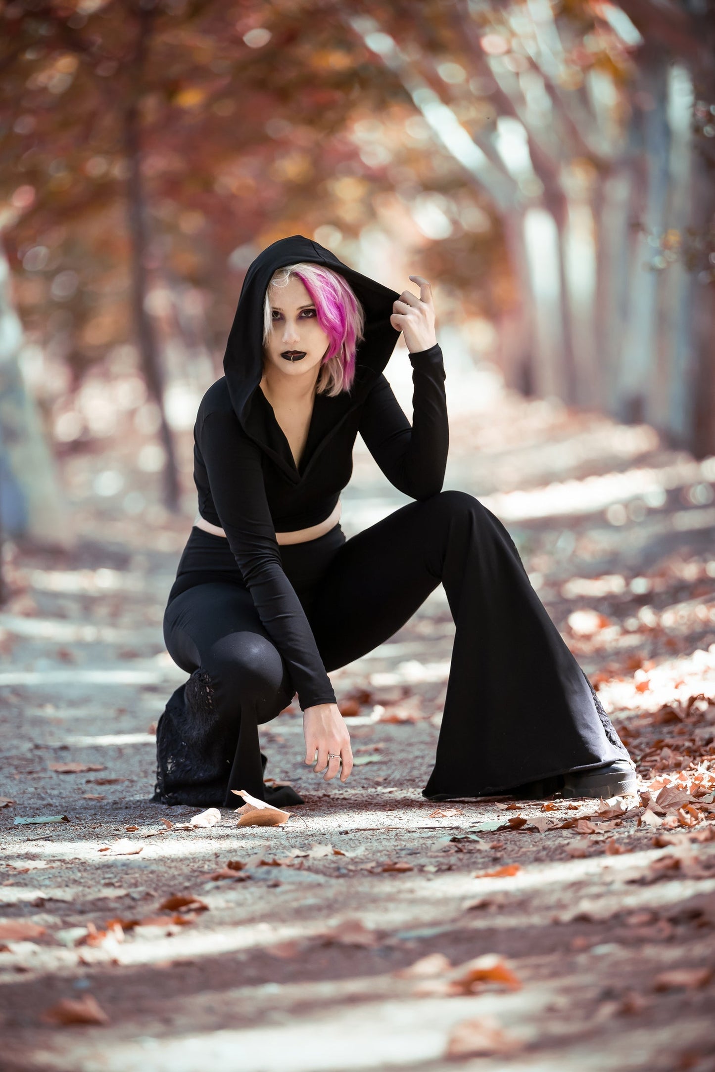 Weite Hosen mit Spitzen-Godet – Boho Gothic Festival Vibes